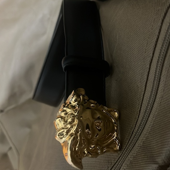 Men’s Versace black leather belt with gold Medusa  size 34-36 - Picture 2 of 3